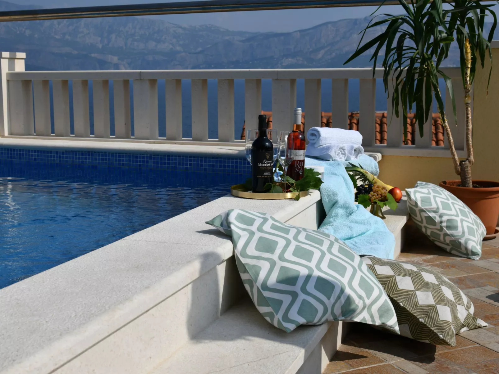 Ferienvilla in ruhiger Lage mit Pool-Image-tags.info