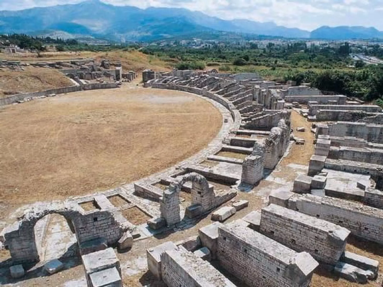 Mit Garten, Grill und Terrasse-Buiten