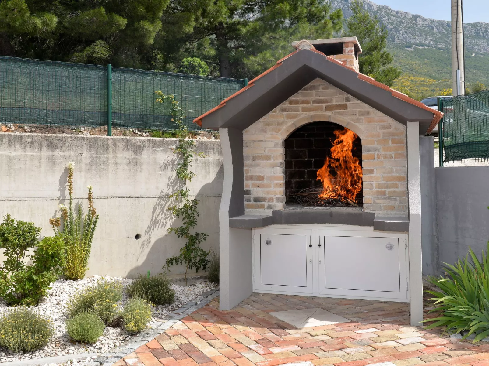 In Kastel Sucurac mit Parkplatz-Buiten