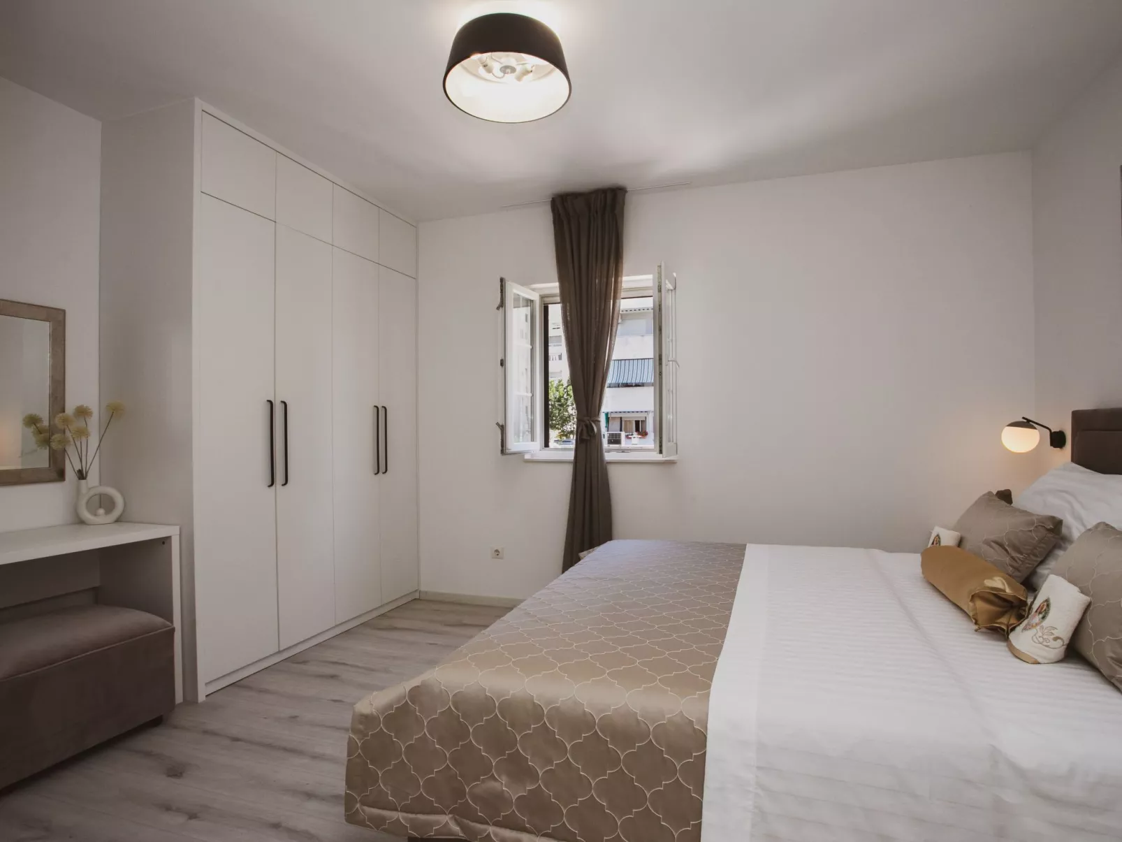 Luxuriöses Ferienhaus Lucija mit Jacuzzi-Binnen