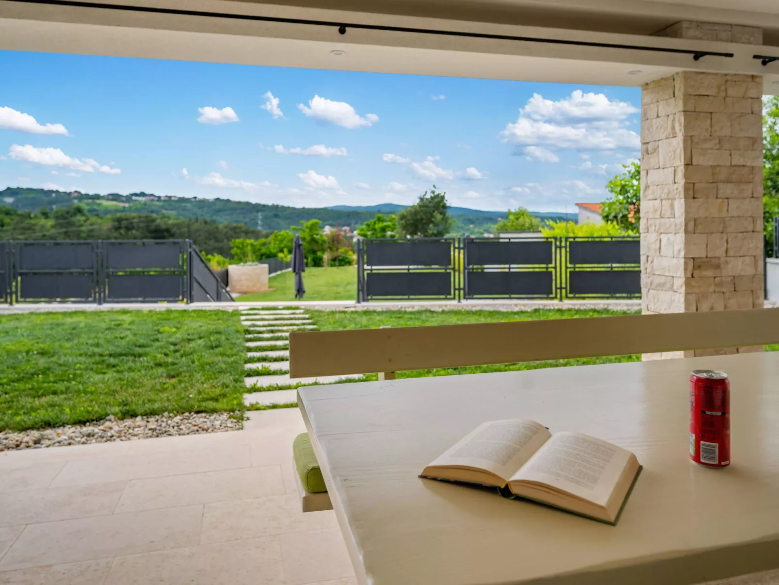 Villa Violette mit Pool nahe Stadtzentrum-Buiten