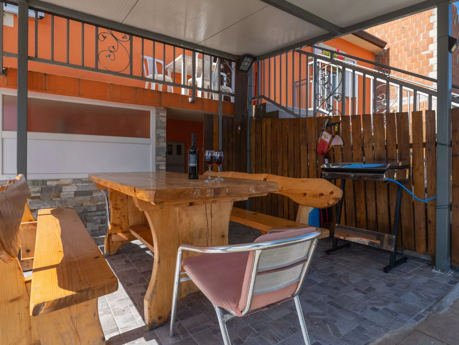 Haus Orange - Familienfreundliche Lage mit Pool-Buiten