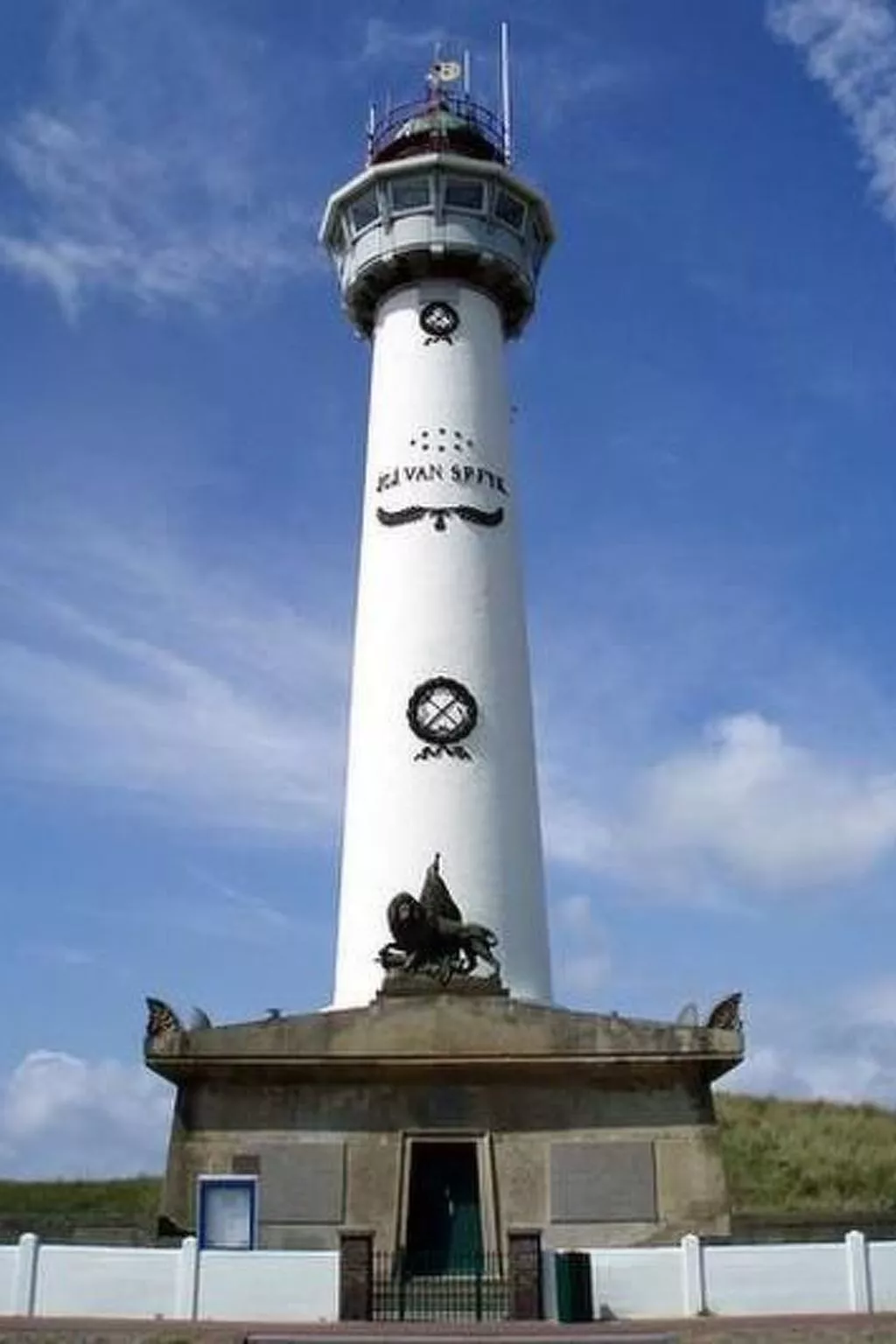 Ferienvilla mit Garten, Grill und Terrasse-Buiten