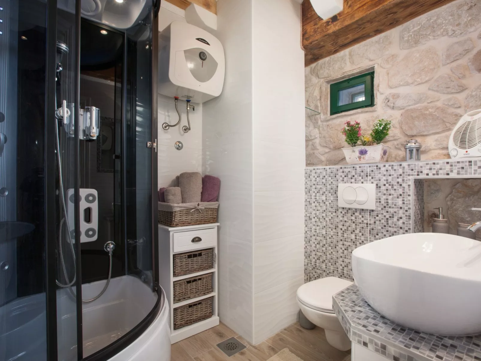 Charmantes Steinhaus mit Pool und Meerblick-Binnen