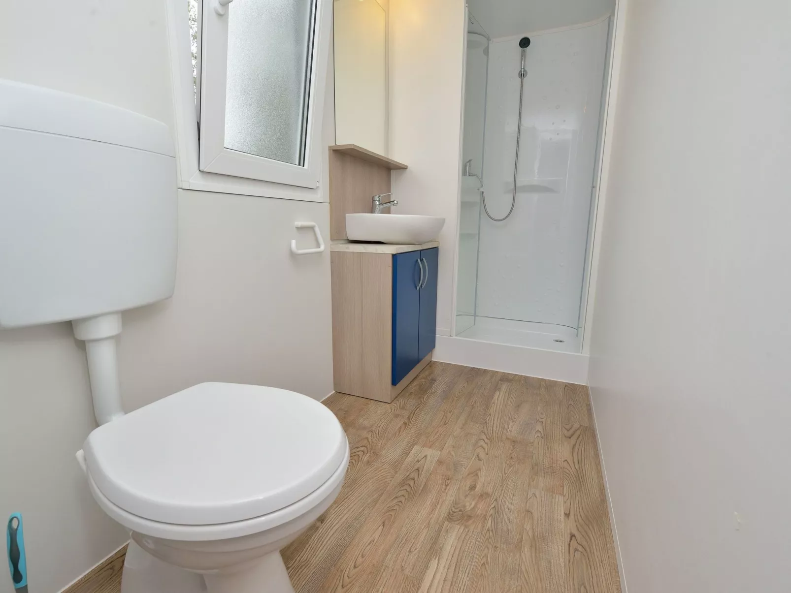 Mobilheim mit Blick auf das Wasser-Buiten