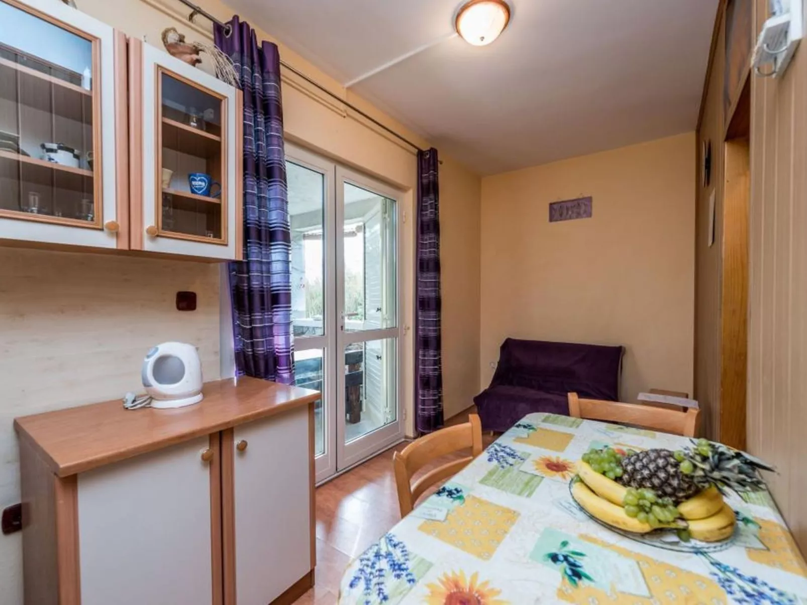 "Delfin prizemlje"-Binnen