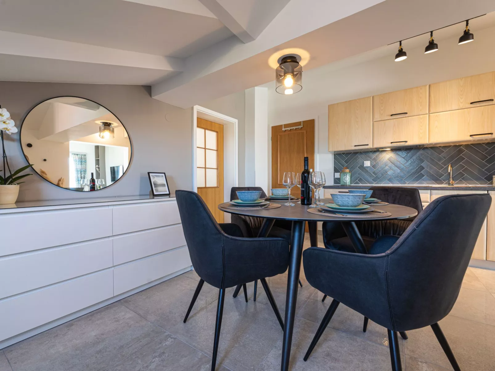 App mit Meerblick und Pool für 2-4 Personen-Binnen