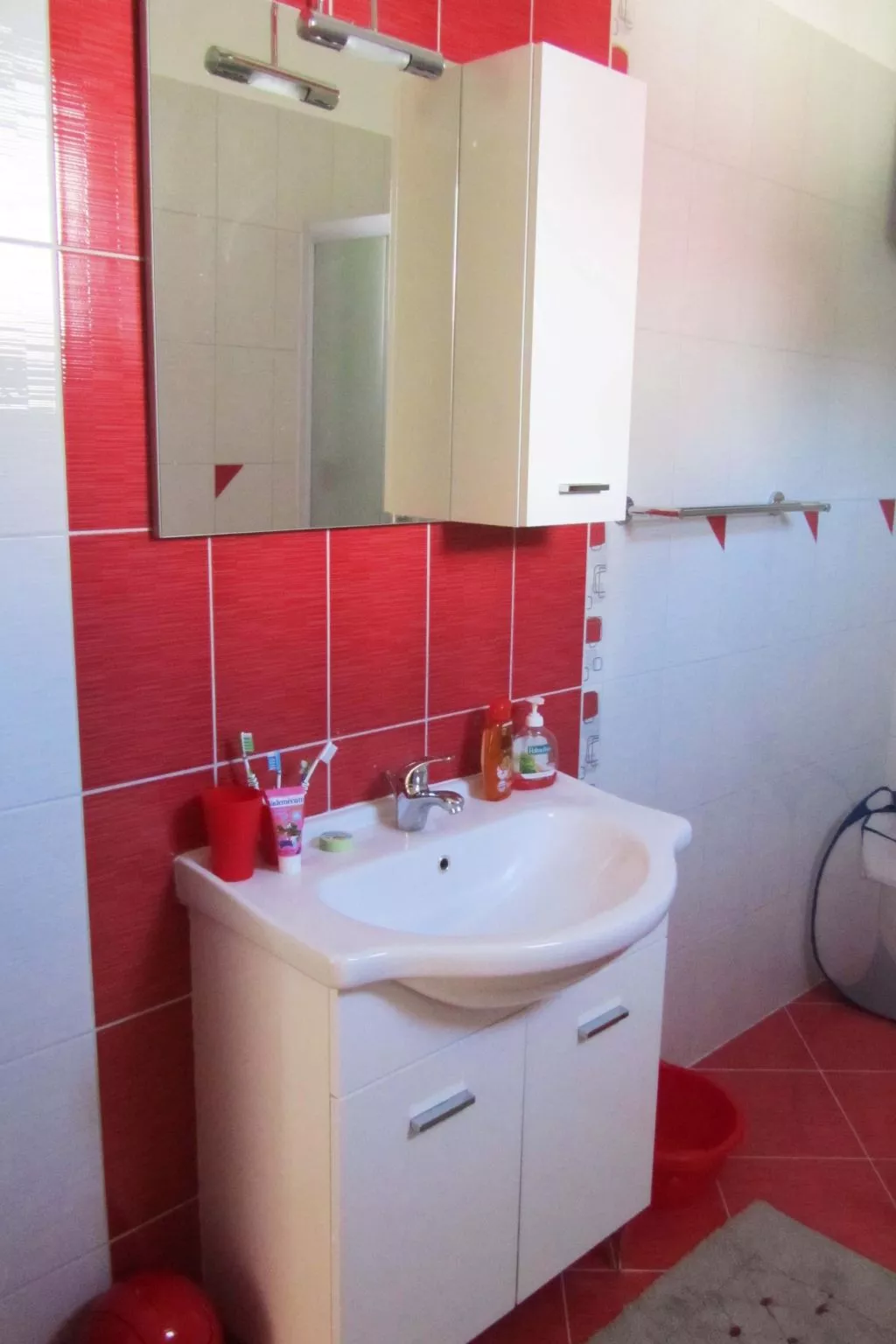 NR.2  SANDRA - APP 4-Binnen