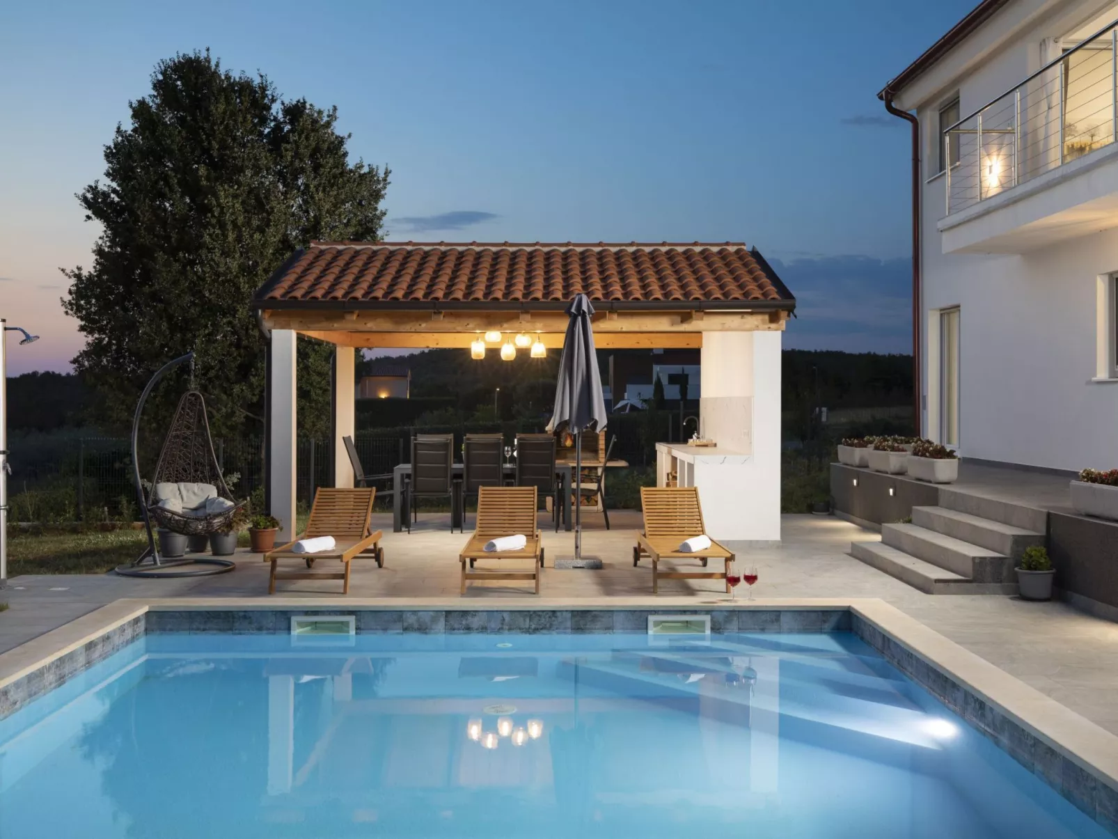 Villa Euphoria mit Pool, Sauna und Whirlpool-Buiten