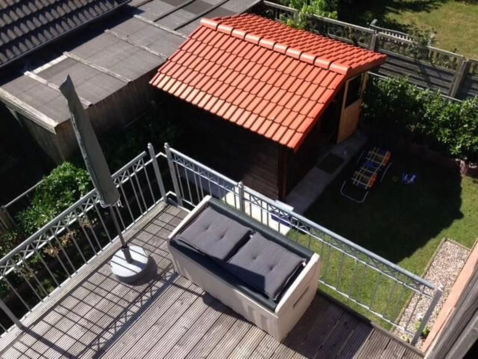 In ruhiger Lage mit großem Balkon-Buiten