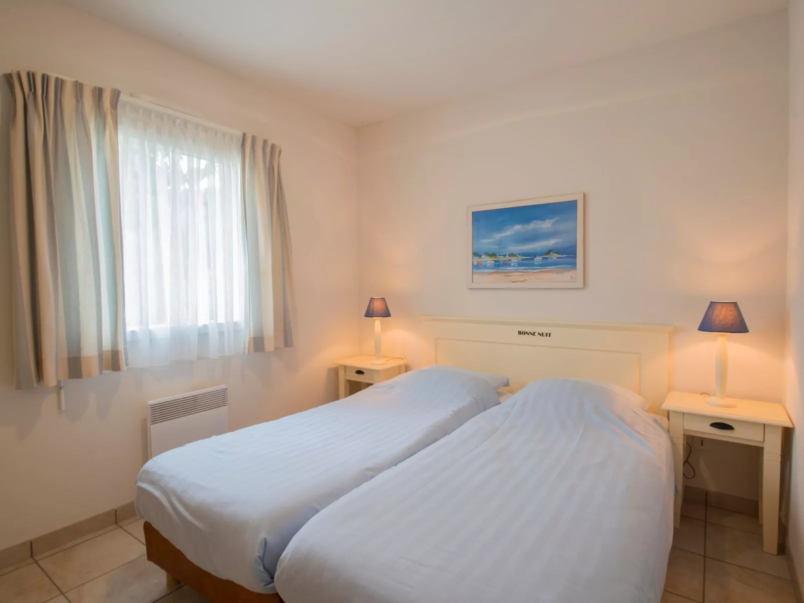 "Acacia" mit eigenem Pool-Binnen