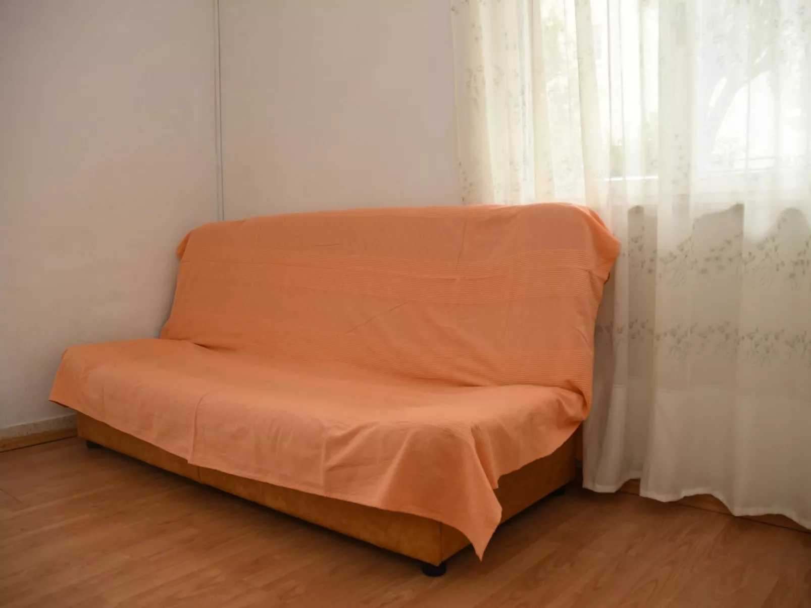 Mit Privatparkplatz-Binnen