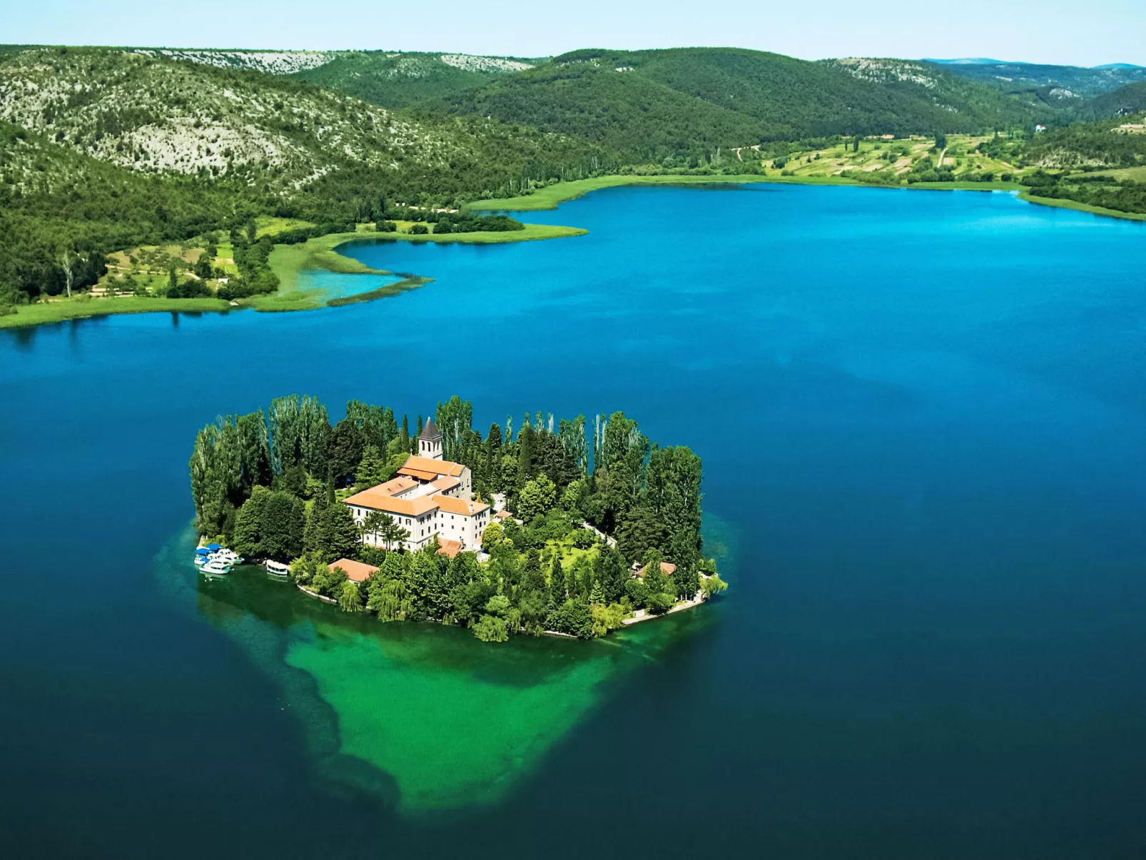 Die Höfe der Villa Ivan-Omgeving