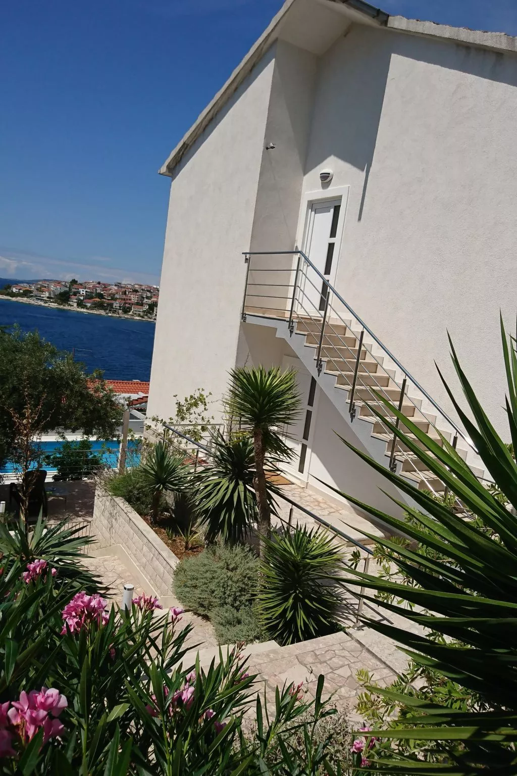 "Maya 1" mit Blick auf das Wasser-Buiten