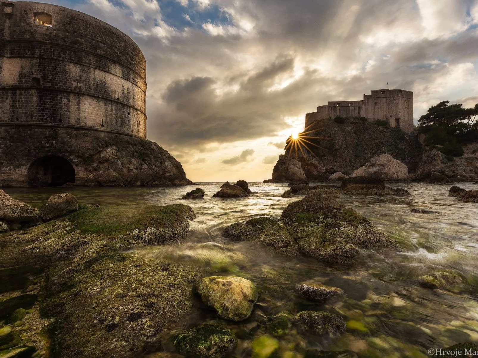Großes Ferienhaus mit Terrasse und Garten-Buiten
