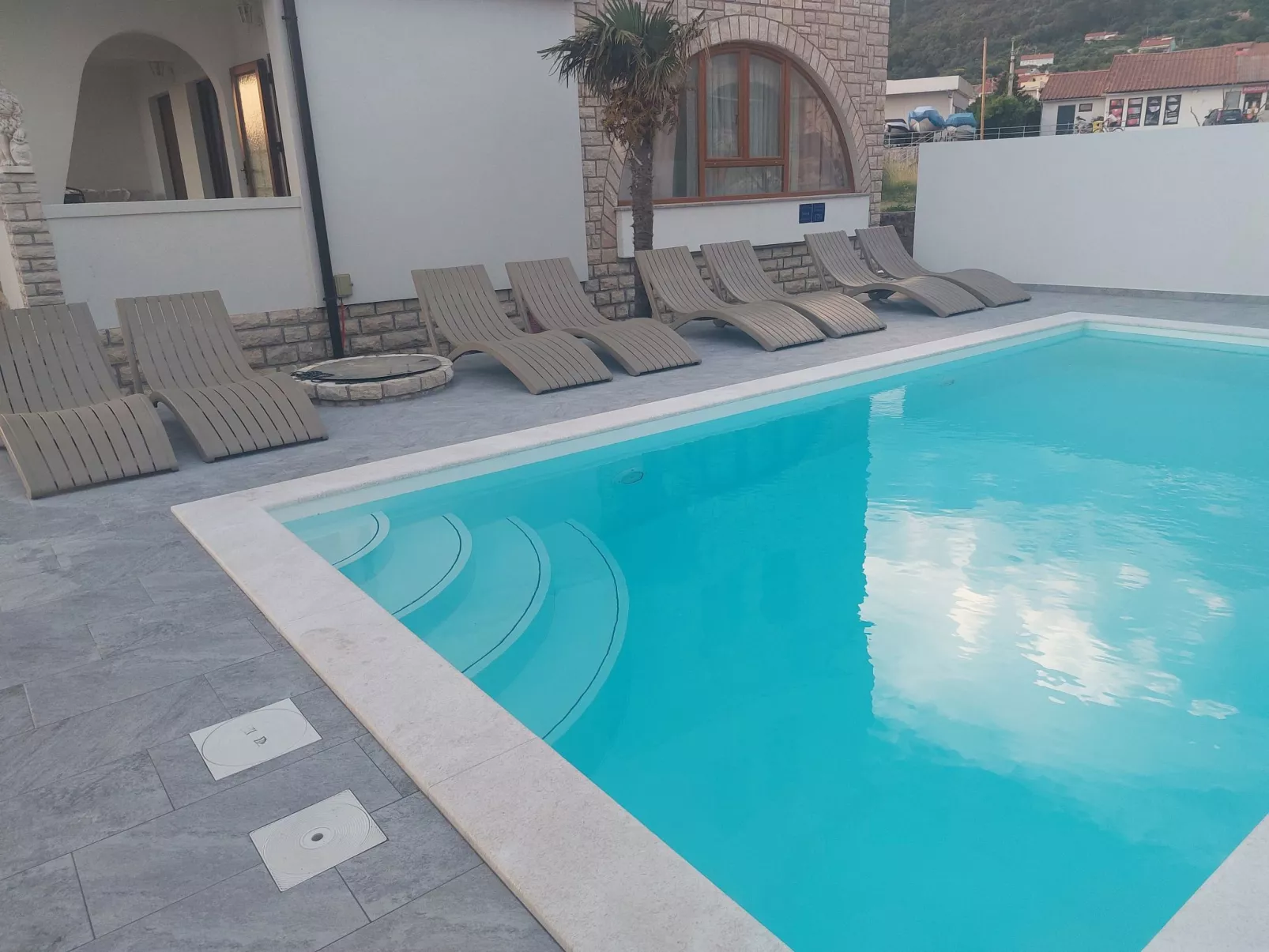 Tolle Wohnung Amphora mit möbliertem Balkon-Buiten