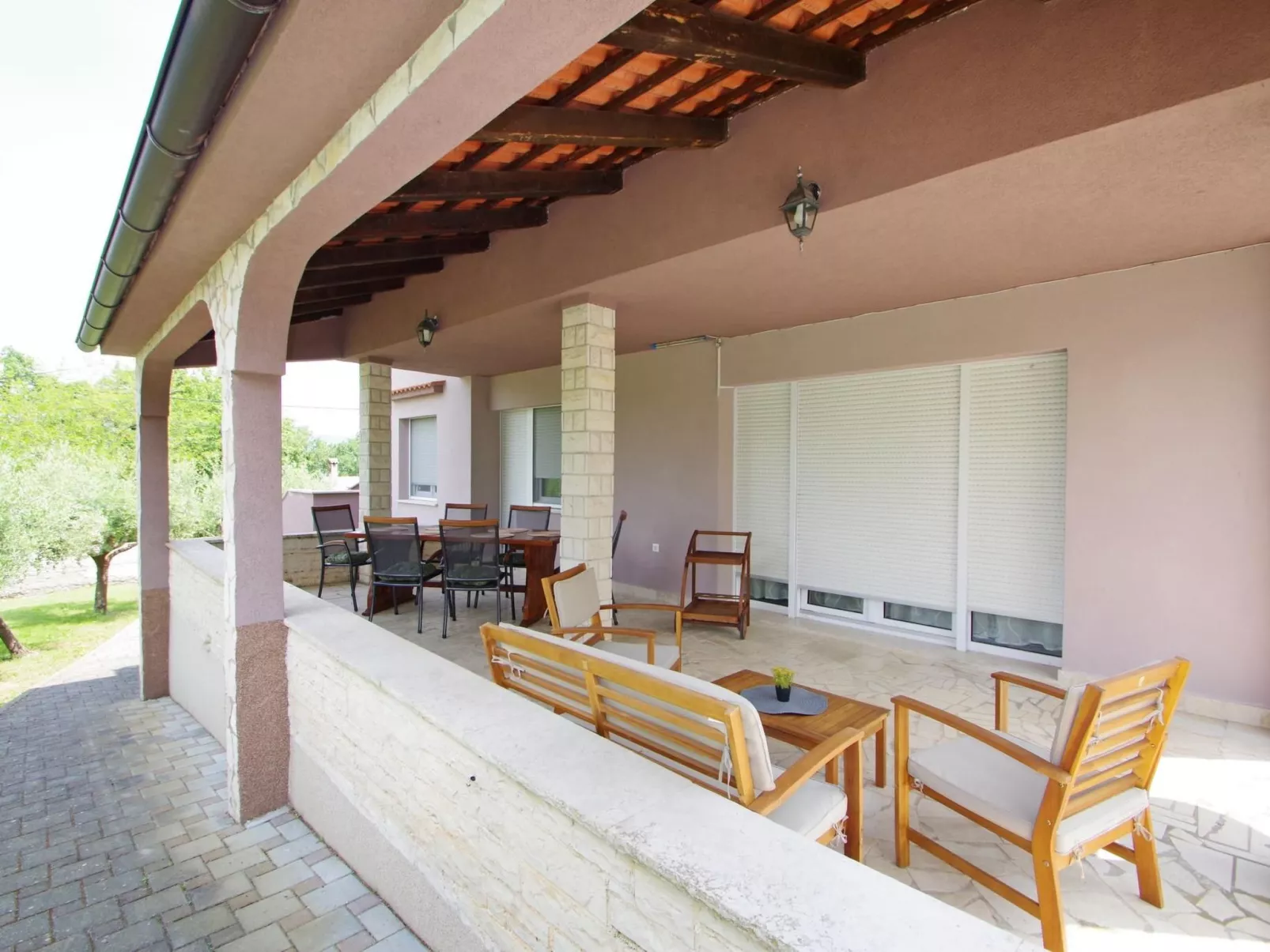 In Rakalj mit privatem Parkplatz-Buiten