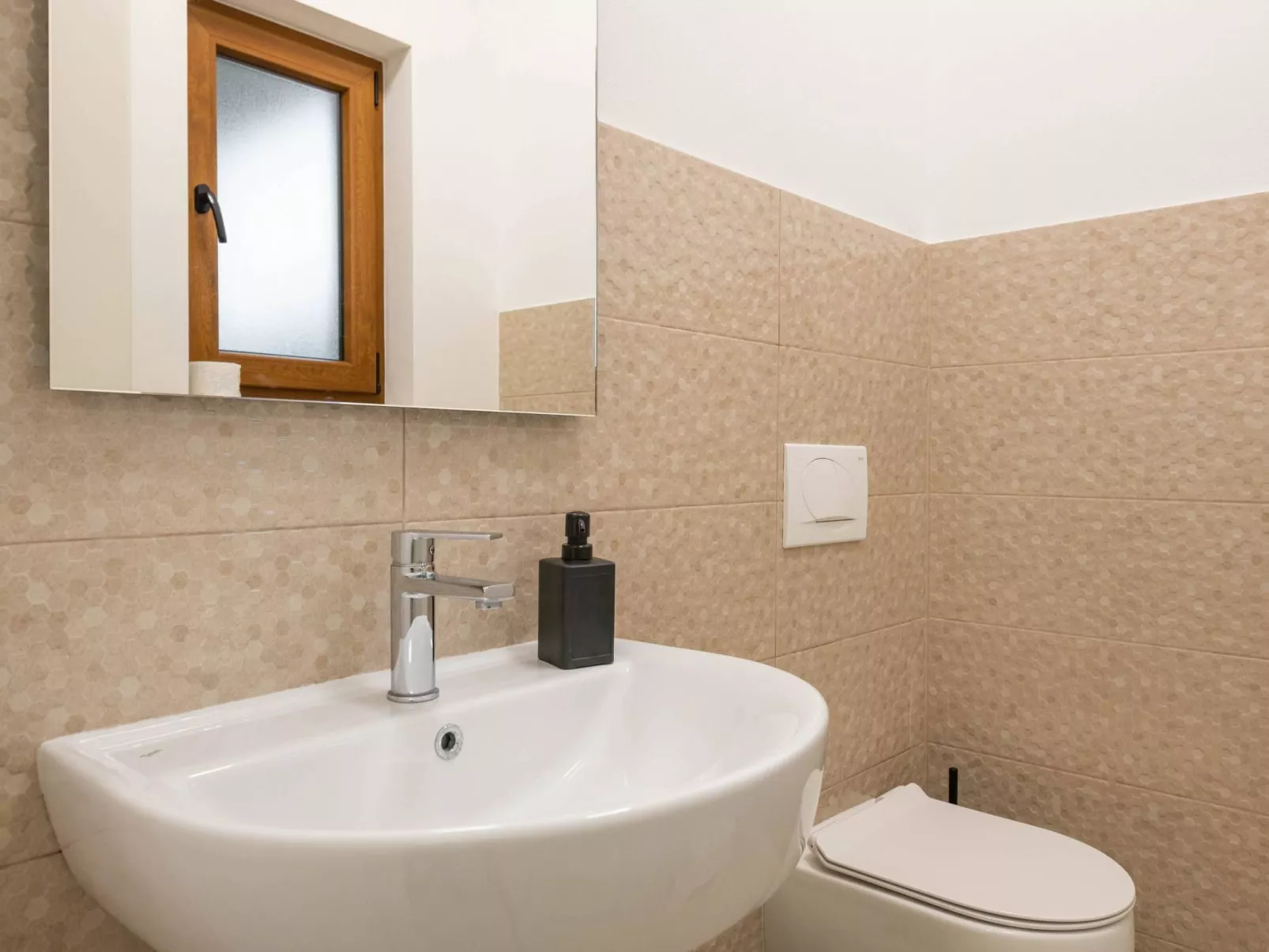 Luca-Image-tags.info