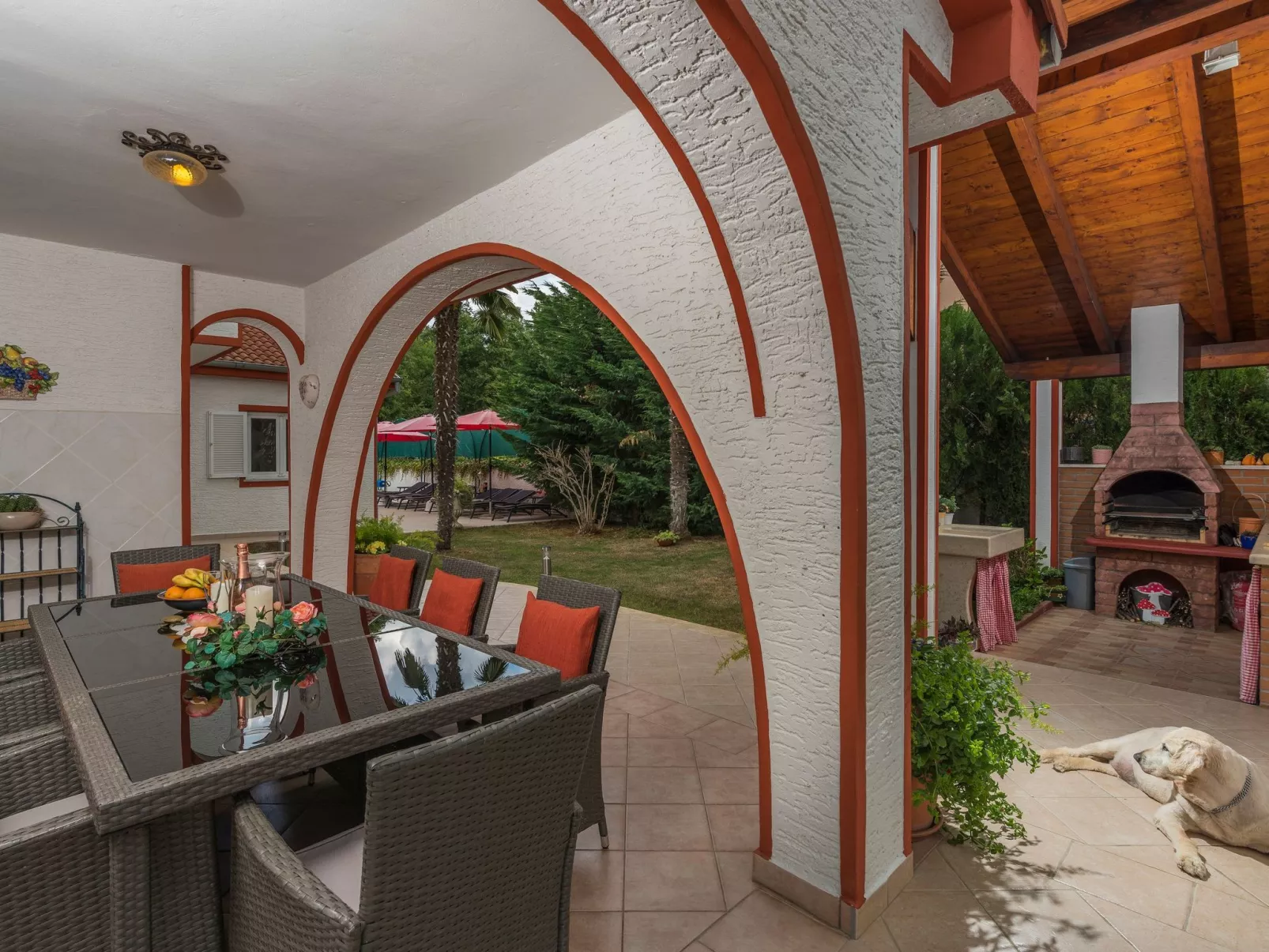 Charmante Familienvilla, in der Hunde willkommen sind-Buiten