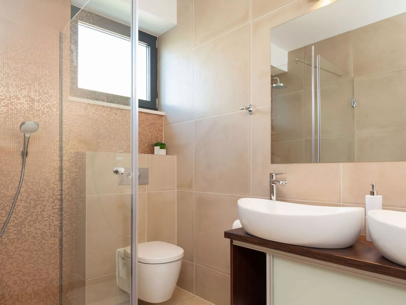 Luxuriöse Villa Rose am Strand mit Pool-Binnen