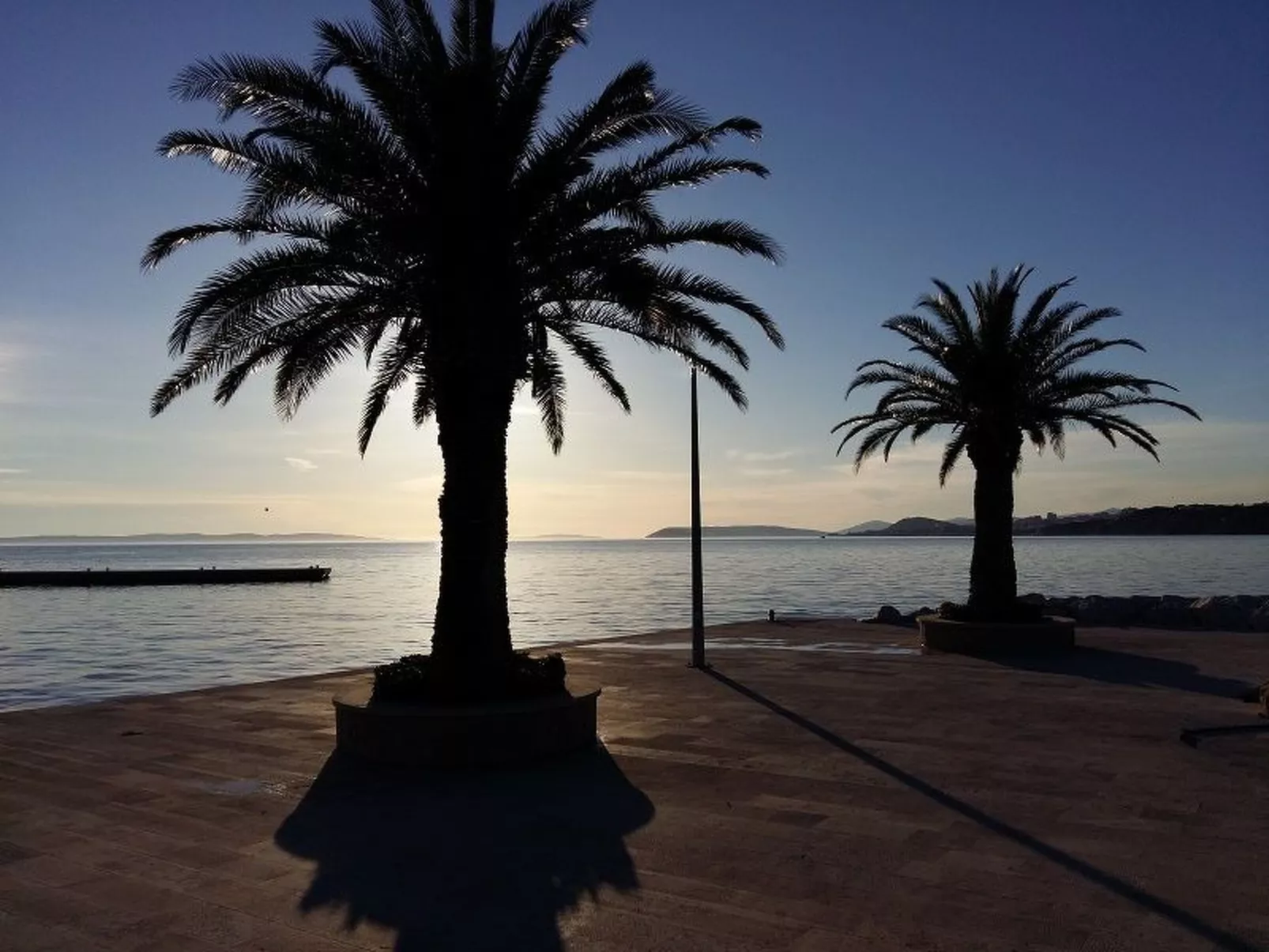 Strandnahe Wohnung mit großer Terrasse-Buiten