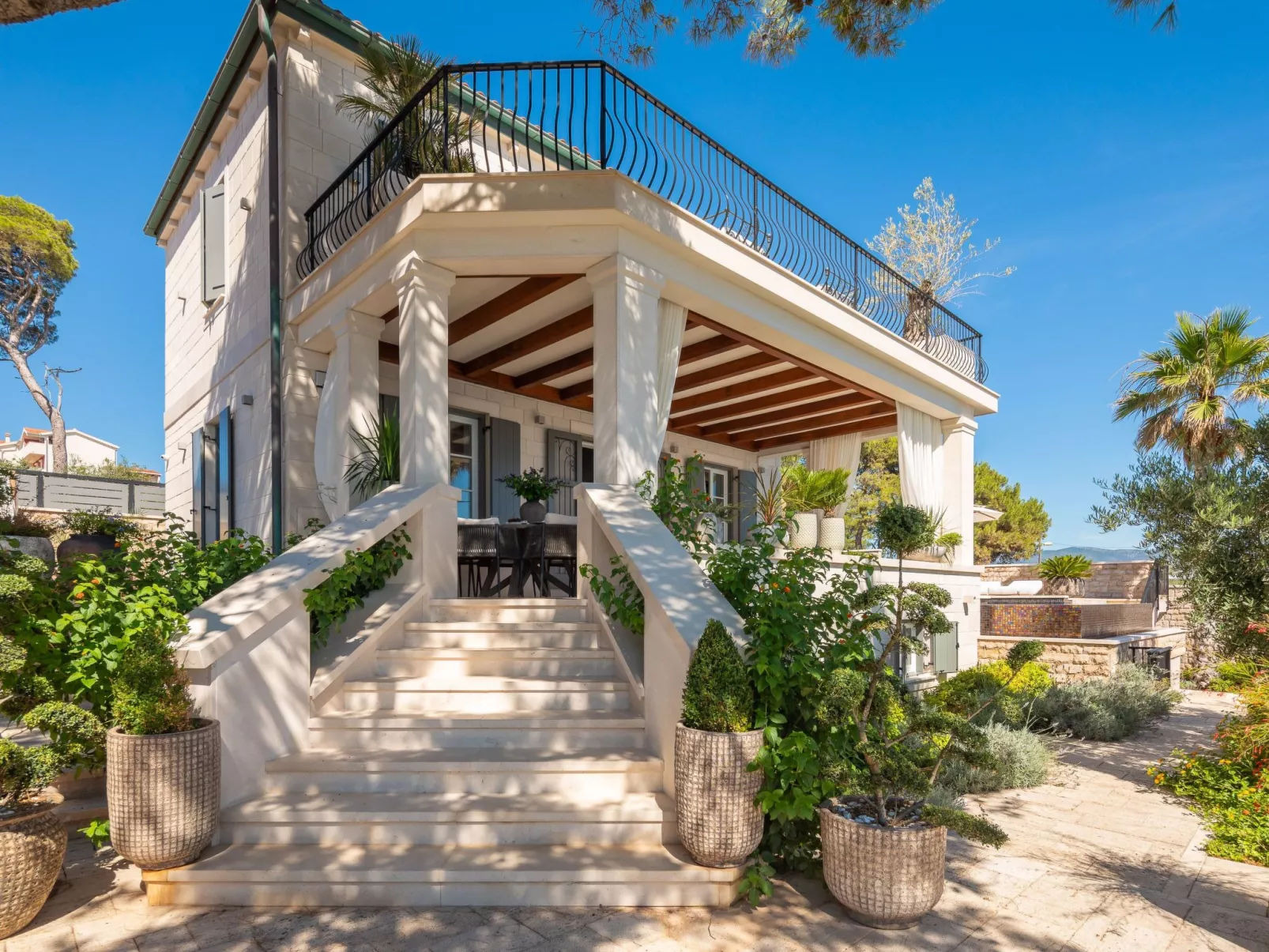 Villa L'orizzonte mit Außenküche in der Nähe von Trogir-Buiten