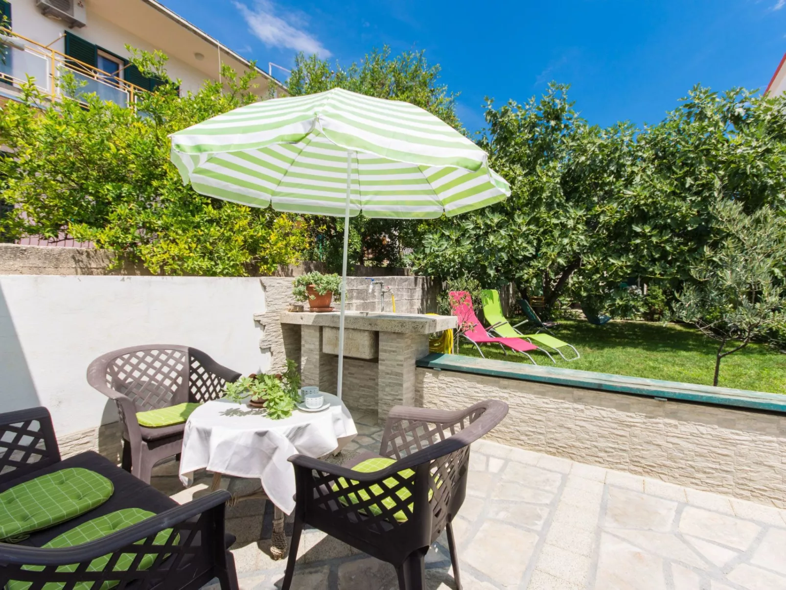 Wohnung "Lorenzo" mit Terrasse-Buiten