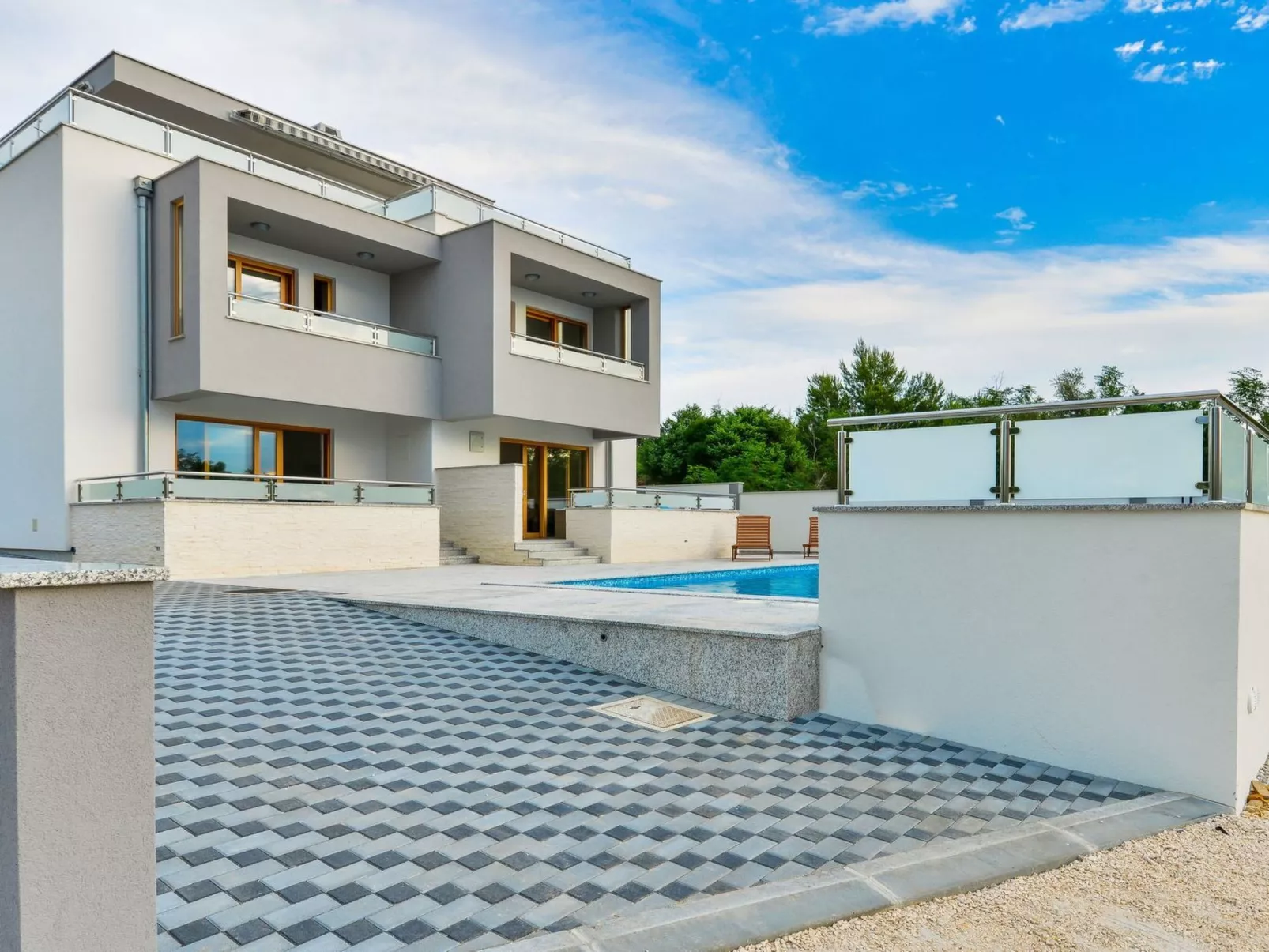 Villa mit Dachterrasse und Pool - Agentur TA Leut-Image-tags.info