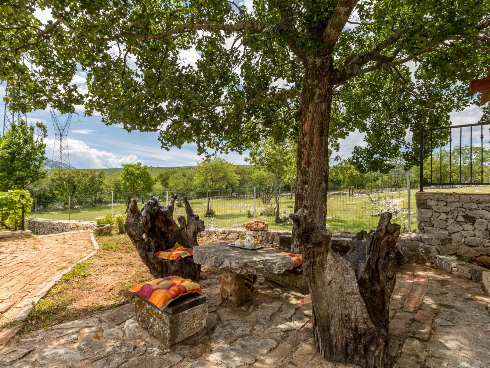 Villa Podrugovi Dvori mit Pool-Buiten