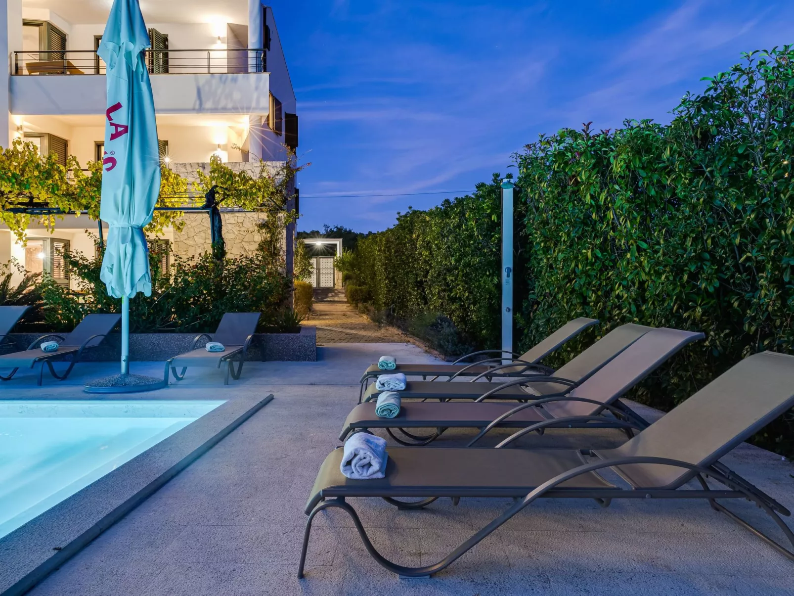 Luxuriöse Villa mit Meerblick - von TA Leut Agency-Buiten