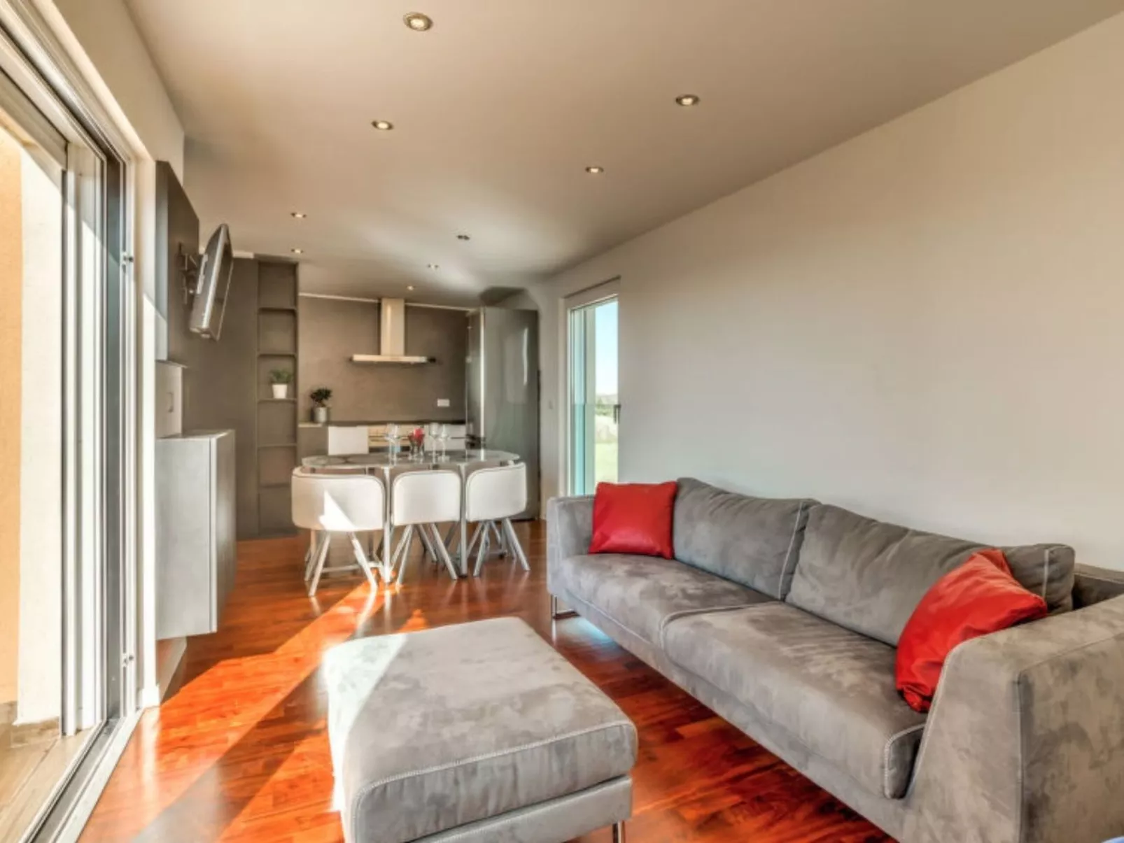 Wohnung "Lovrecica" mit Blick auf das Wasser