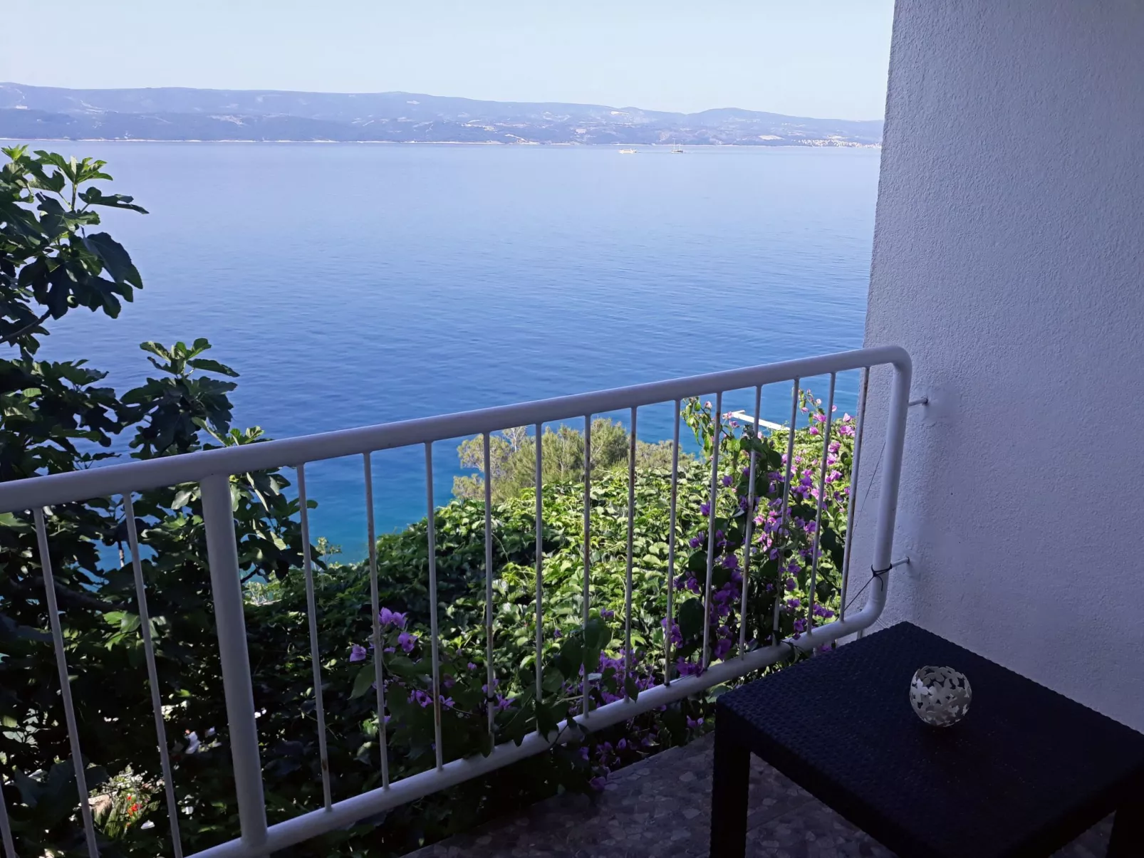 Haus am Wasser mit Blick aufs Wasser-Buiten