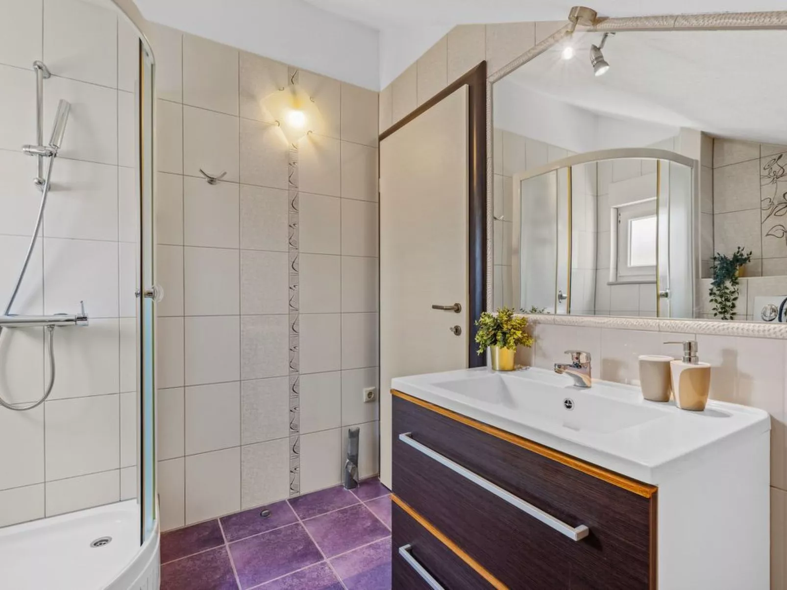 Ferienappartement mit zwei Meerblick-Balkonen-Binnen