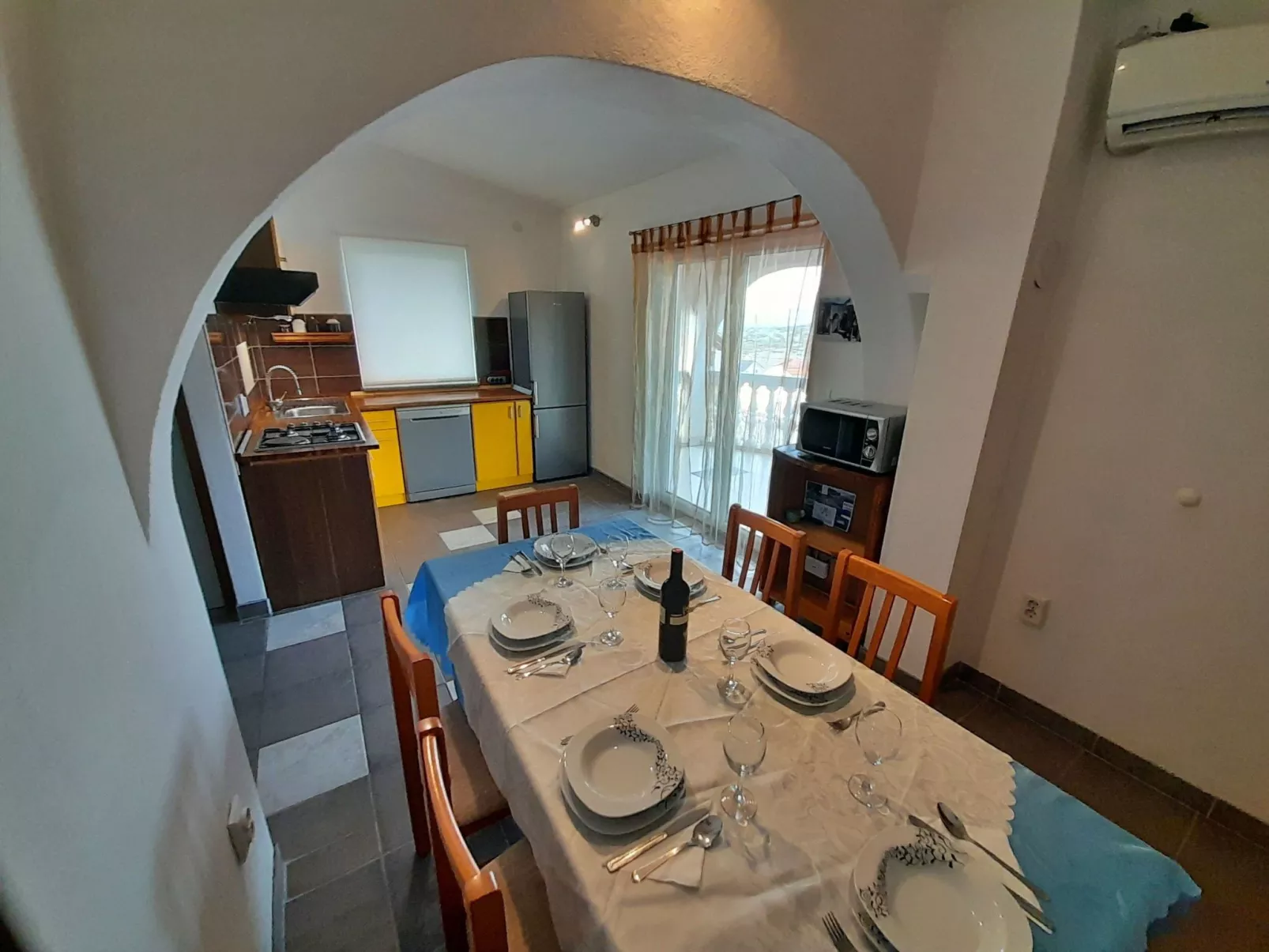 Mit zwei Terrassen für sechs Personen-Image-tags.info