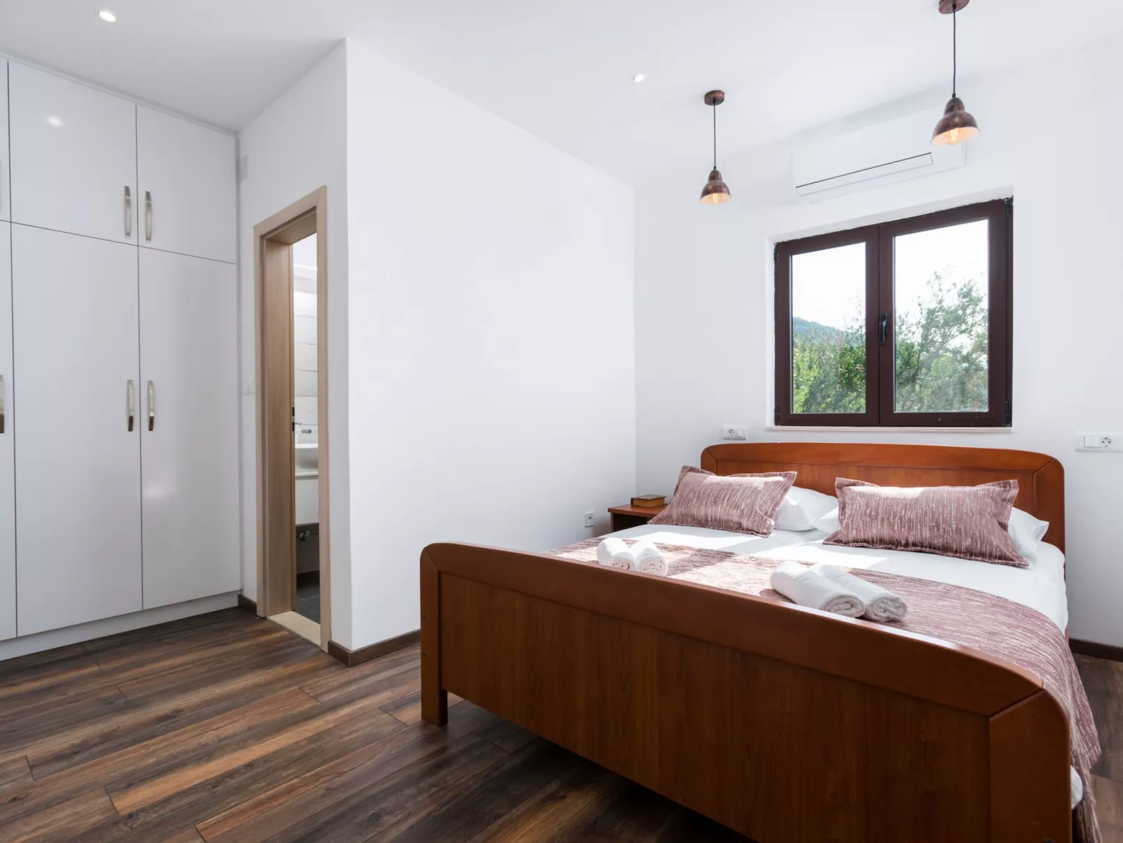 Seaside Villa Lara mit beheiztem Swimmingpool-Binnen