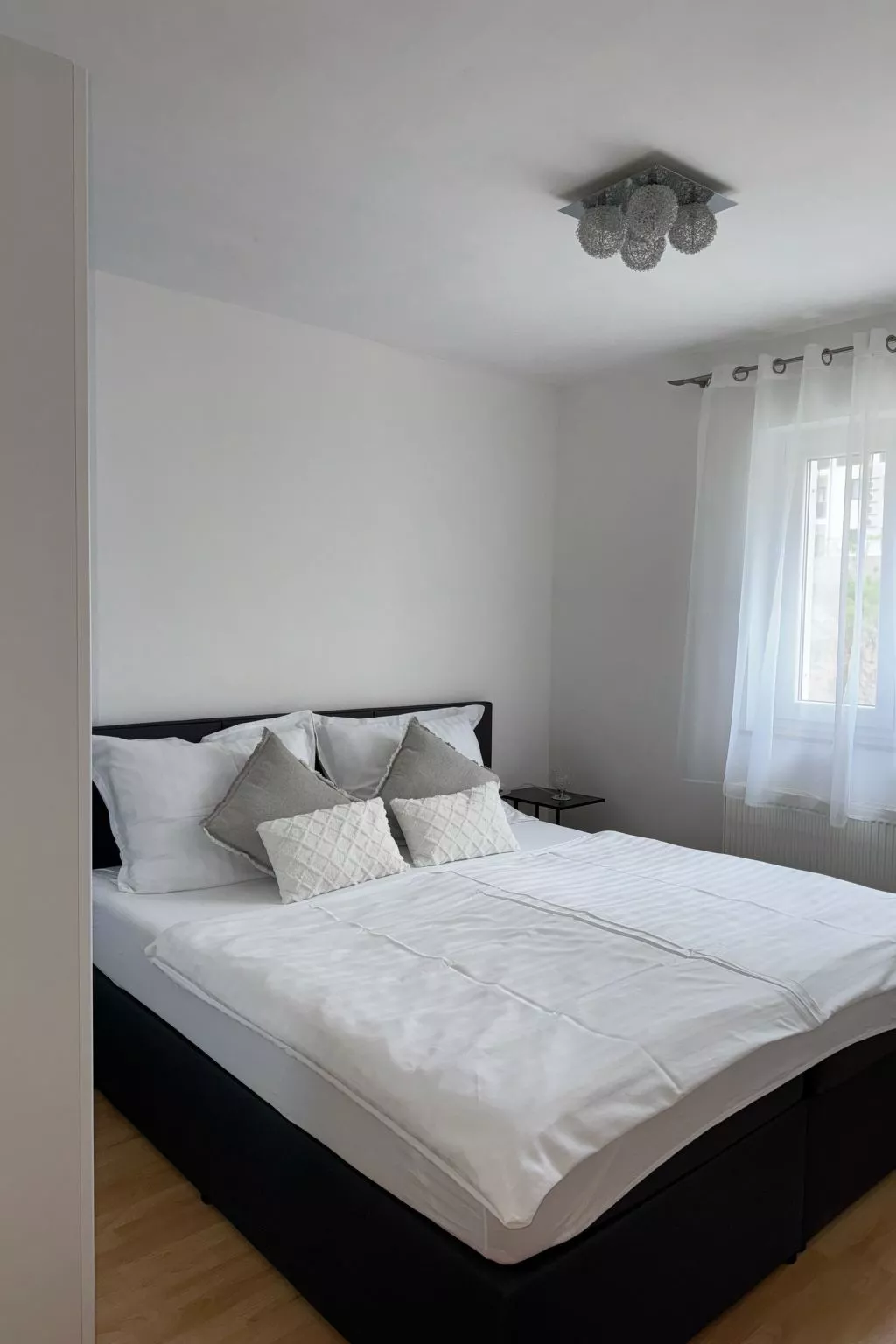 Ella-Image-tags.info