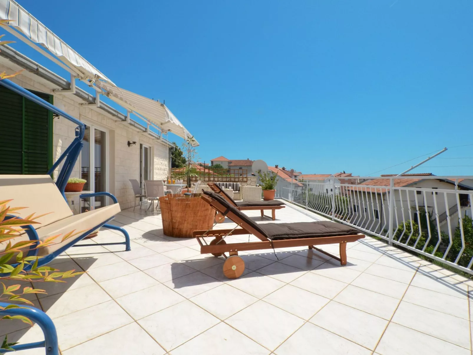 Wohnung "Decor" mit Blick auf das Wasser-Image-tags.info