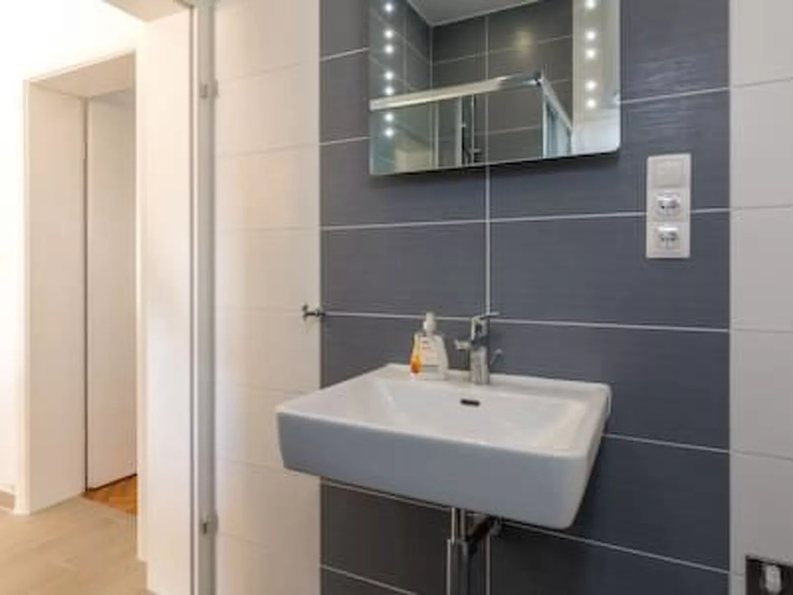 Modernes Ferienhaus mit Terrasse und Meerblick-Image-tags.info