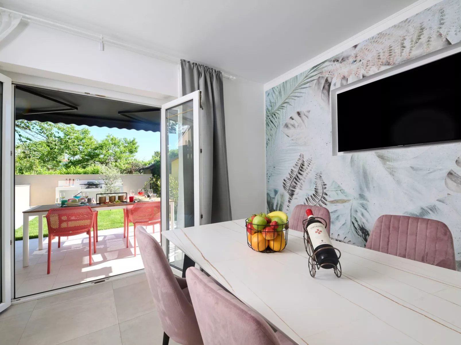 In Zambratija mit eigenem Parkplatz