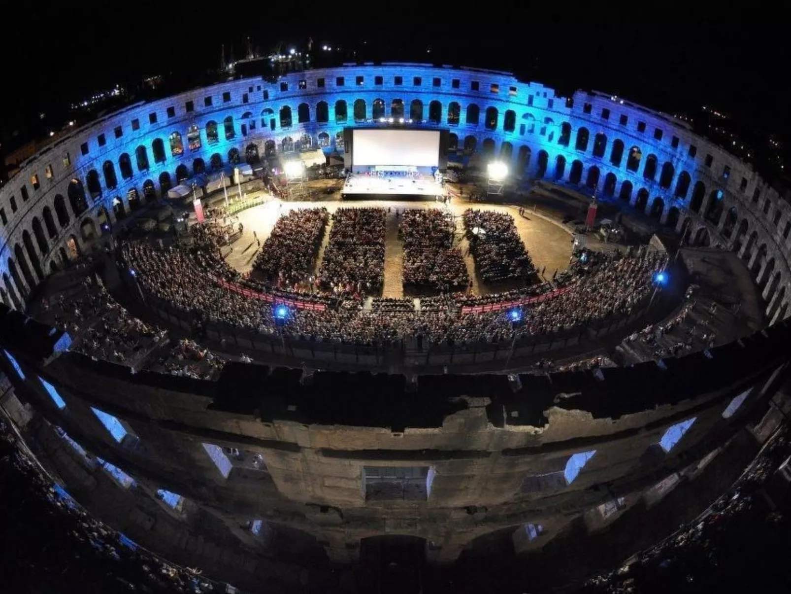 Appartement in Stoja mit Möbliertem Balkon-Buiten