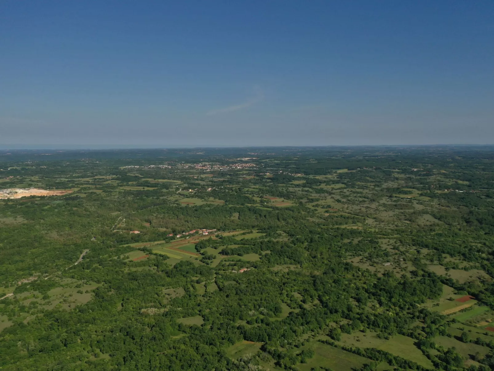Wunderschönes Ferienhaus in Cere mit Privatem Pool-Buiten