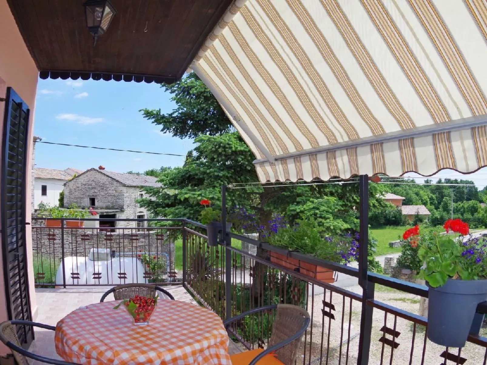 Im Dorf Peresiji-Buiten