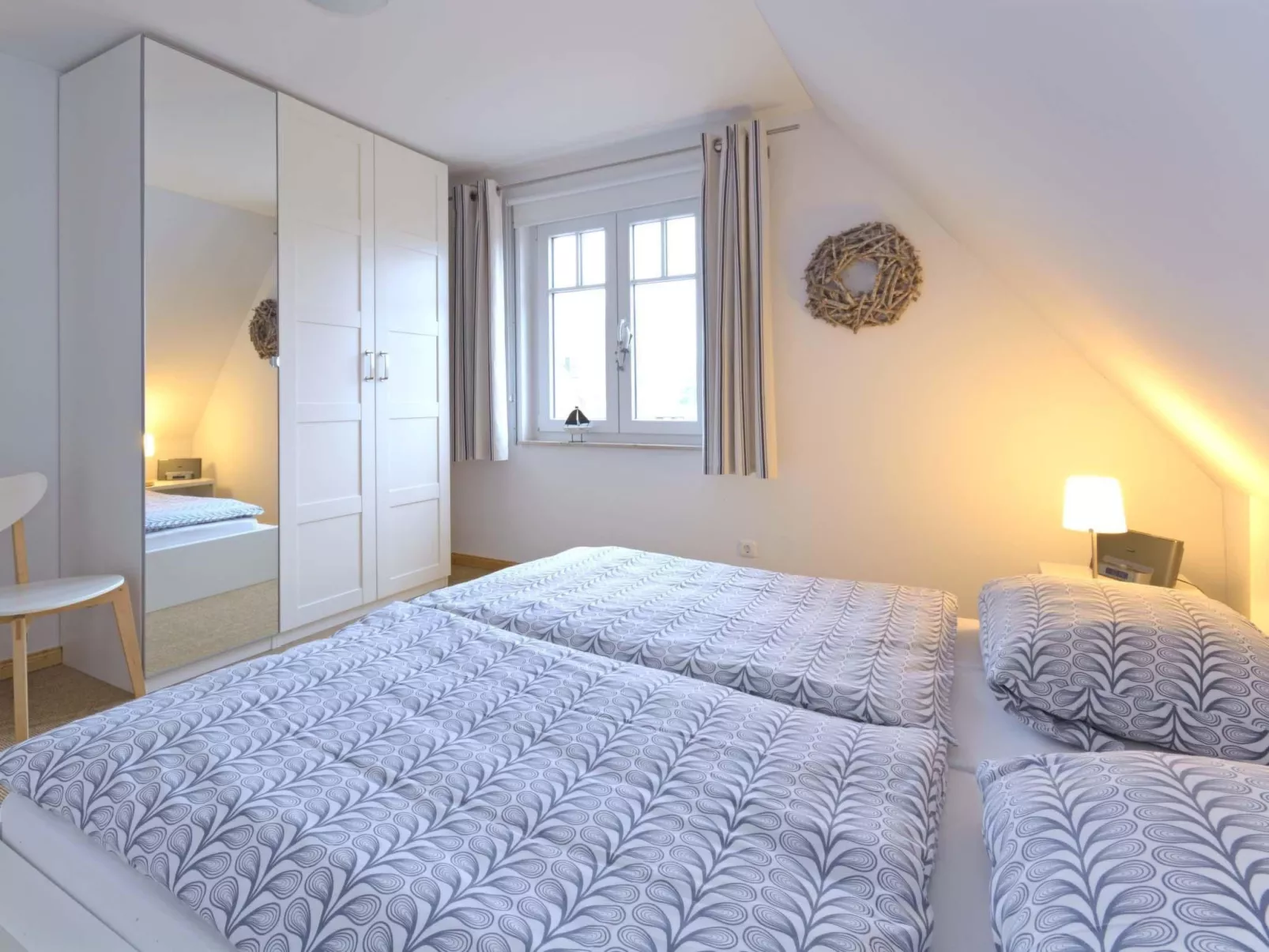 Komfort Ferienhaus mit Sauna und Kamin, auf großem Waldgrundstück, in absoluter-Binnen