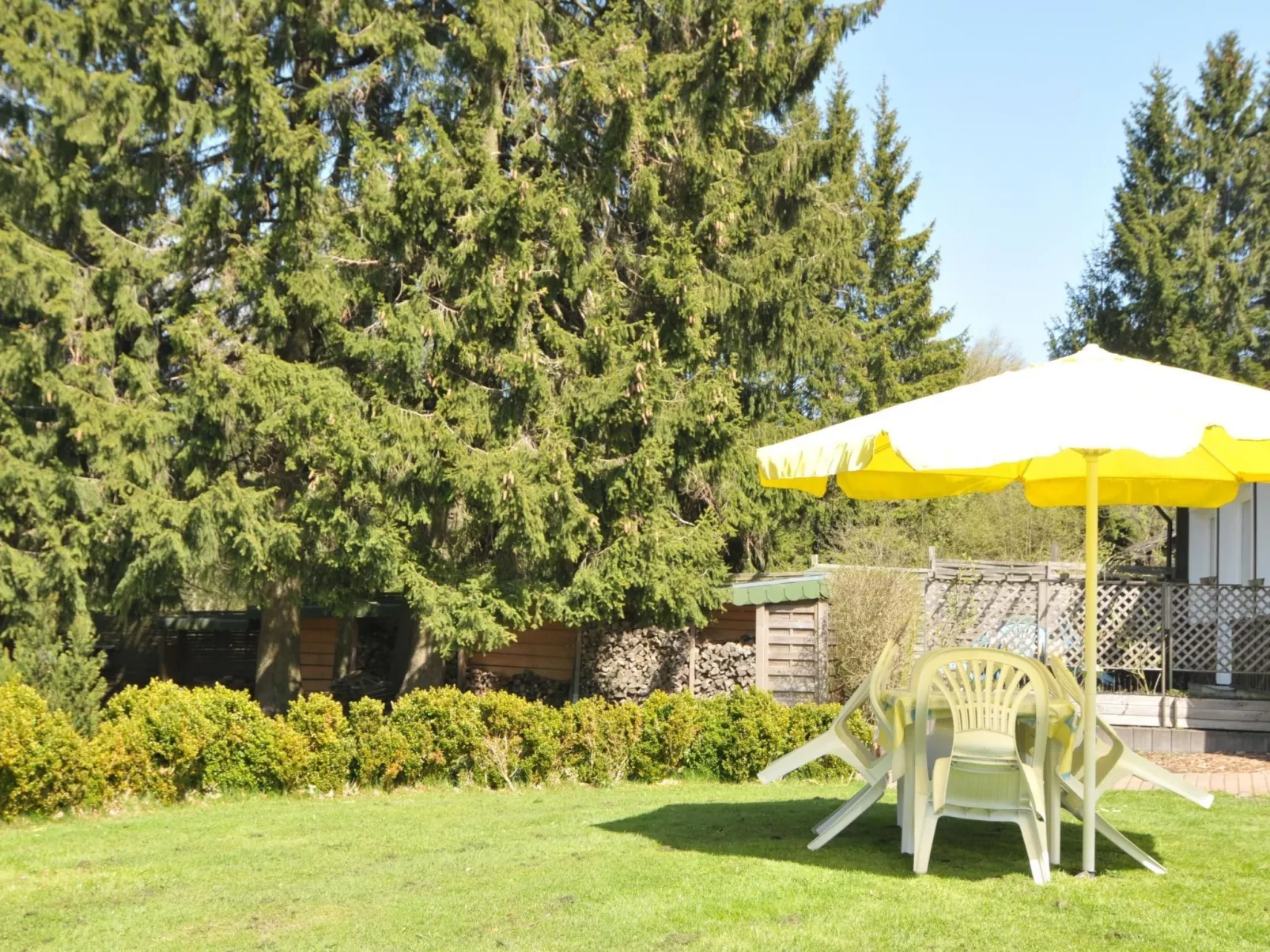 Mit herrlicher Aussicht in die Berge-Buiten