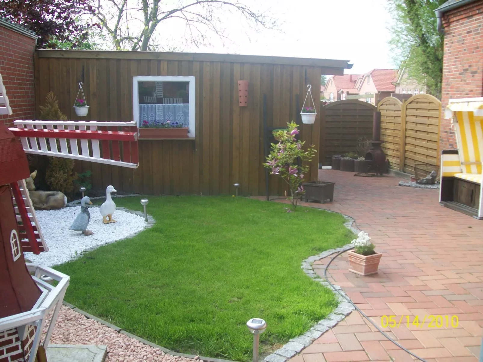 Mit umfriedetem Garten und Terrassen-Buiten