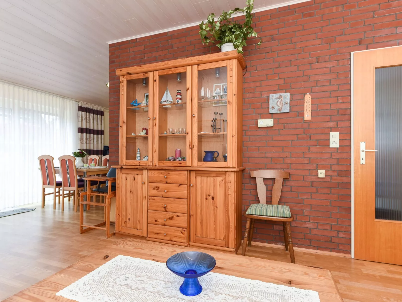 Strandnahes Ferienhaus mit Kinderspielplatz-Binnen