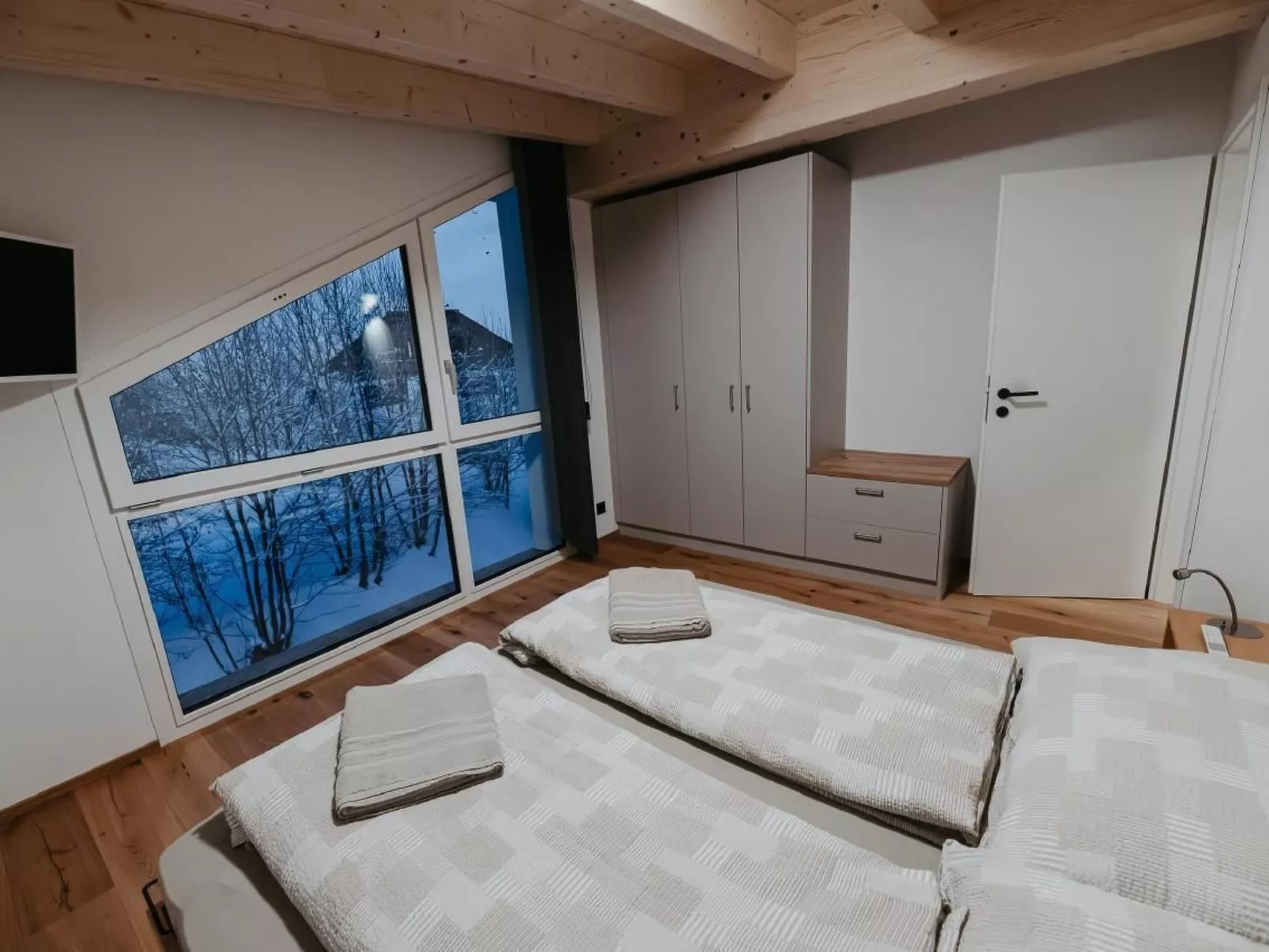 Moderne Ferienwohnung ROTHORN mit 2 Schlafzimmer-Binnen
