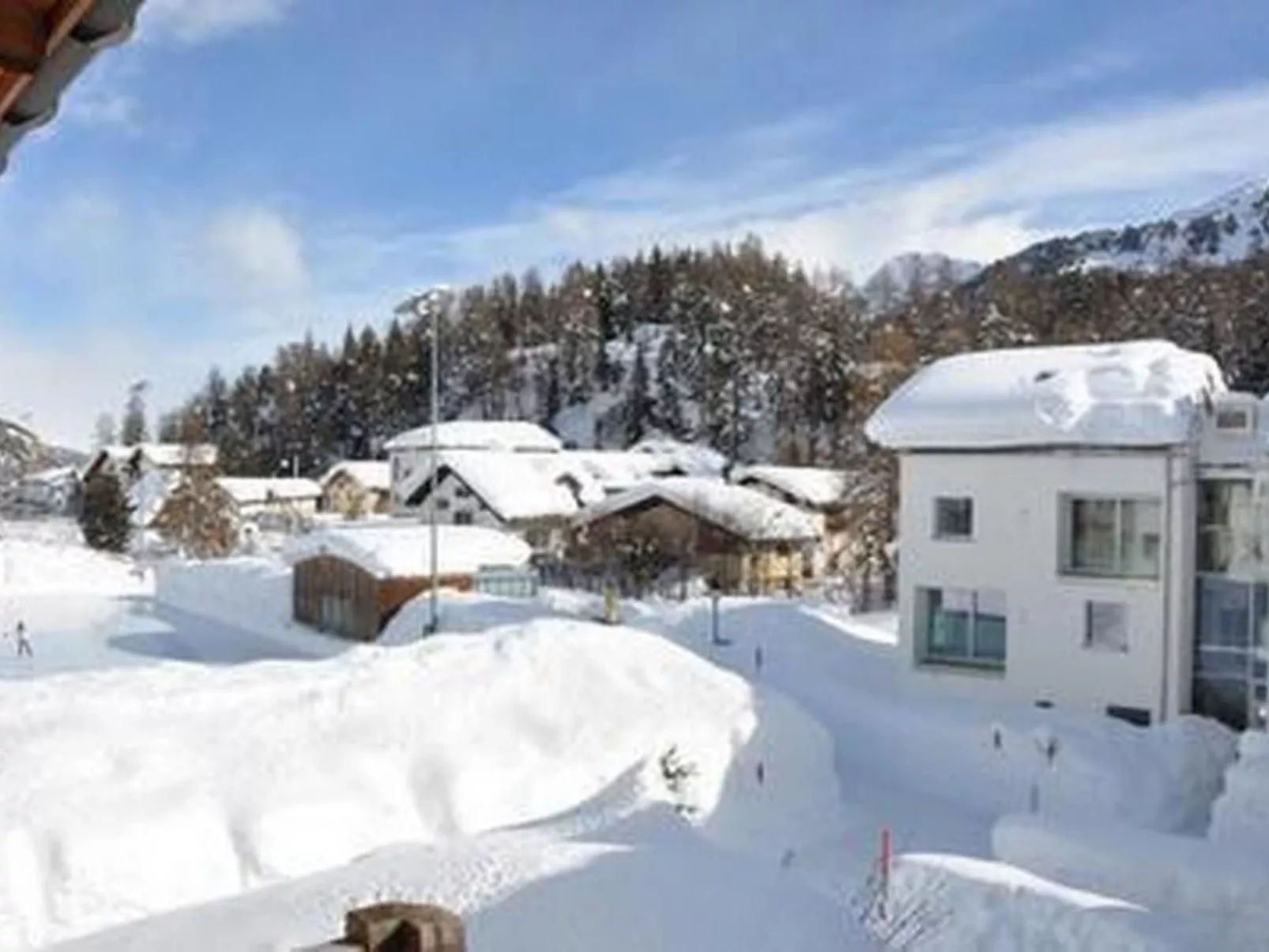 Chesa Sunasain V8-Buiten