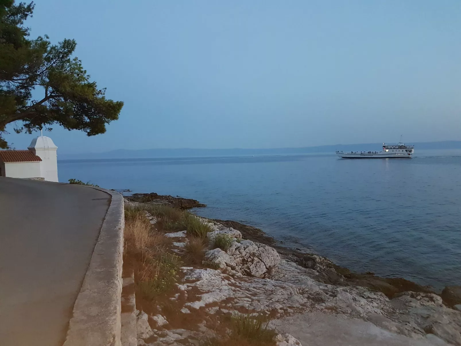 Gesamtes Ferienhaus in Sumartin mit Privatem Pool-Buiten