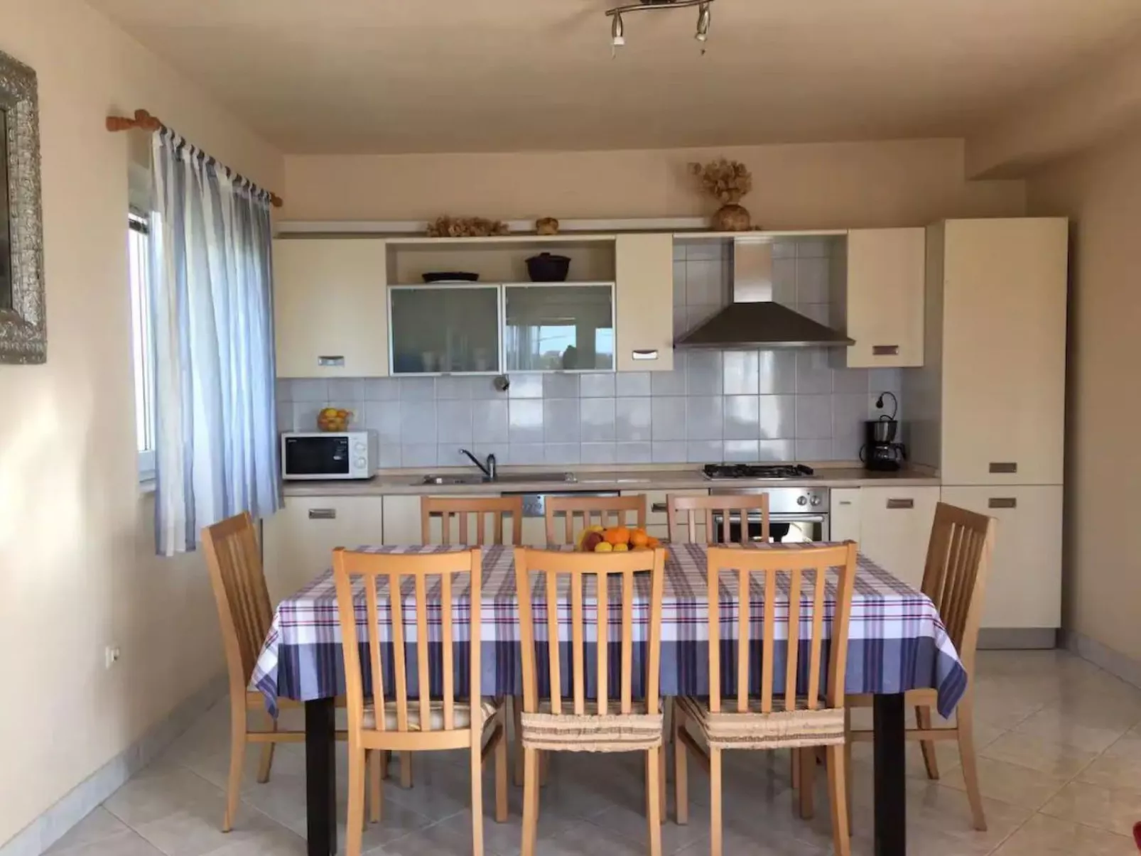 4-Schlafzimmer-Wohnung mit privatem Pool-Binnen